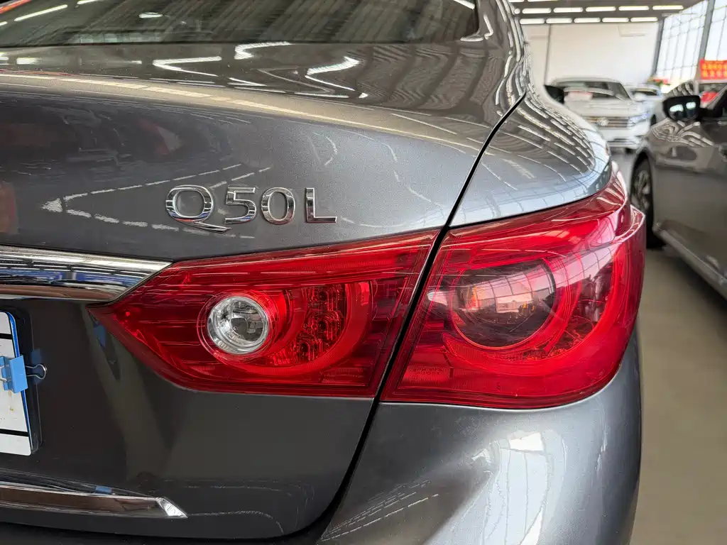 Infiniti Q50L 2017 — фото 20