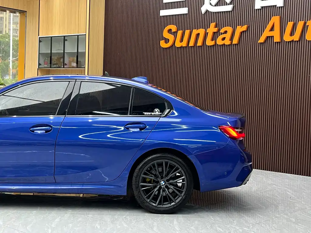 BMW 3 Series 2019 — фото 15
