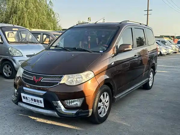 Wuling Hongguang 2015