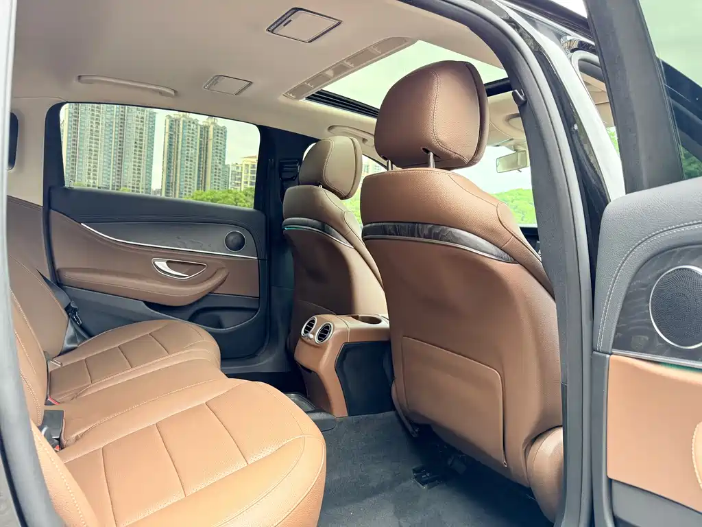 Mercedes-Benz E-Class 2019 — фото 11
