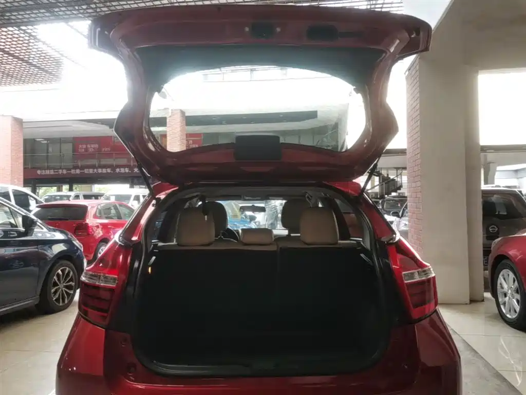 Toyota Yaris L 2017 — фото 19