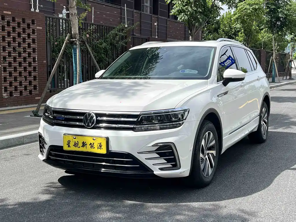 Volkswagen Tiguan L Plug-In Hybrid 2021 — фото 1