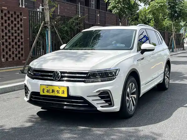 Volkswagen Tiguan L Plug-In Hybrid 2021