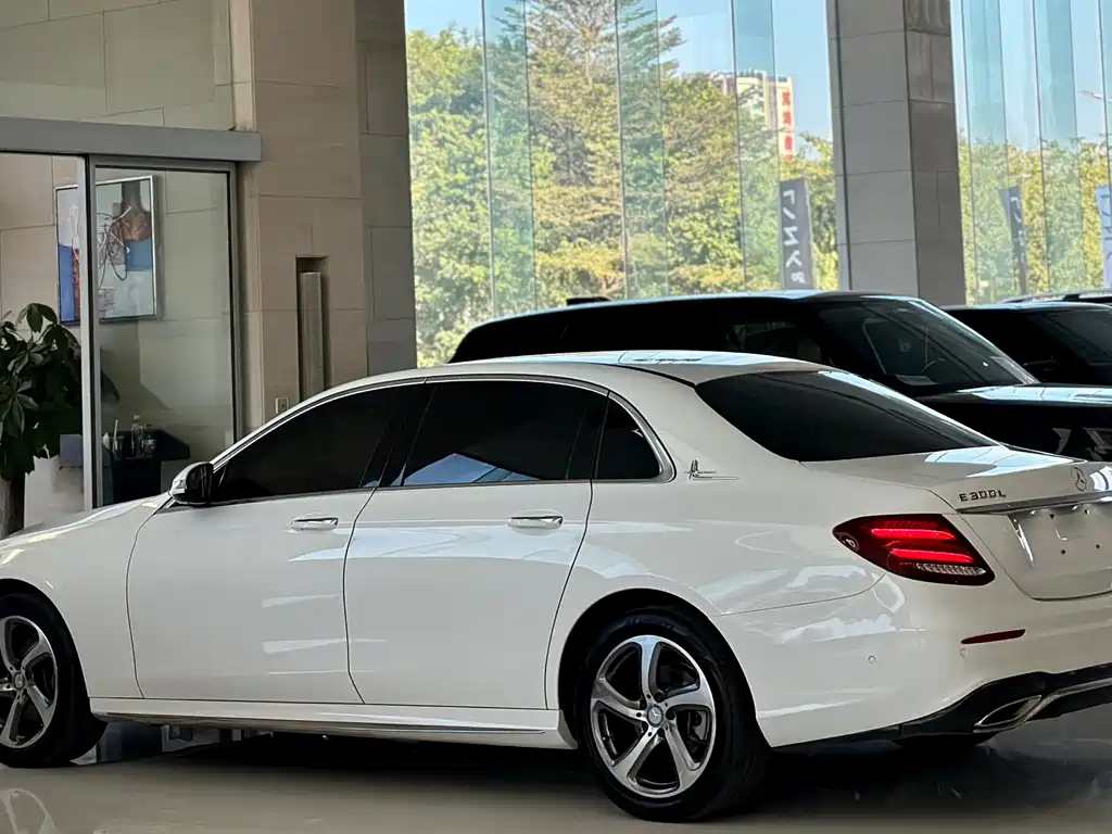 Mercedes-Benz E-Class 2017 — фото 13