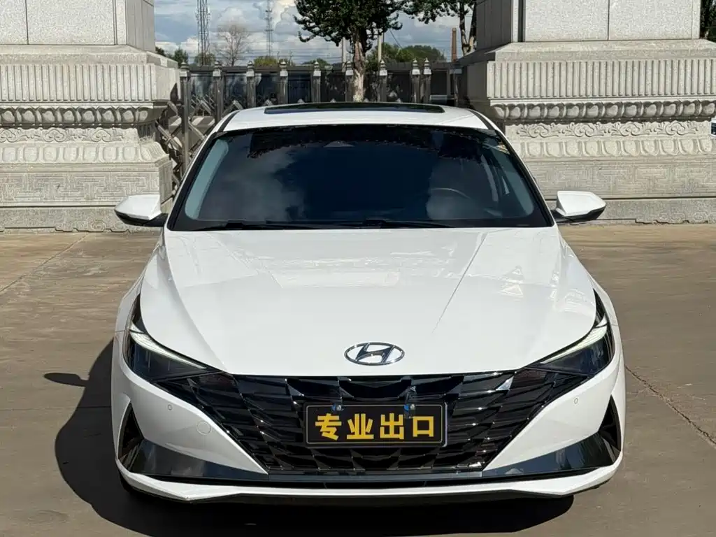 Hyundai Elantra 2023 — фото 2