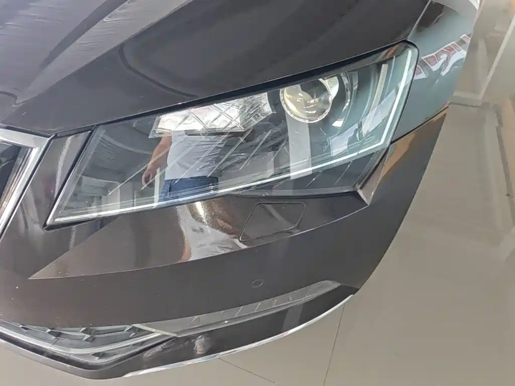 Skoda Superb 2016 — фото 24