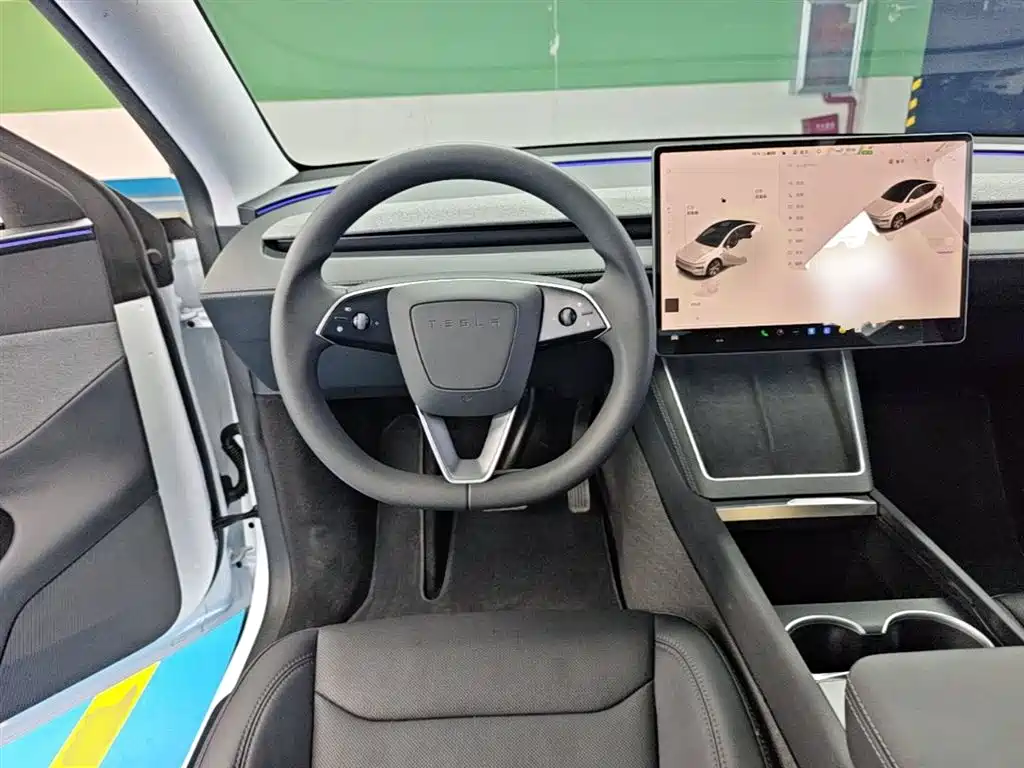 Tesla Model Y 2025 — фото 11