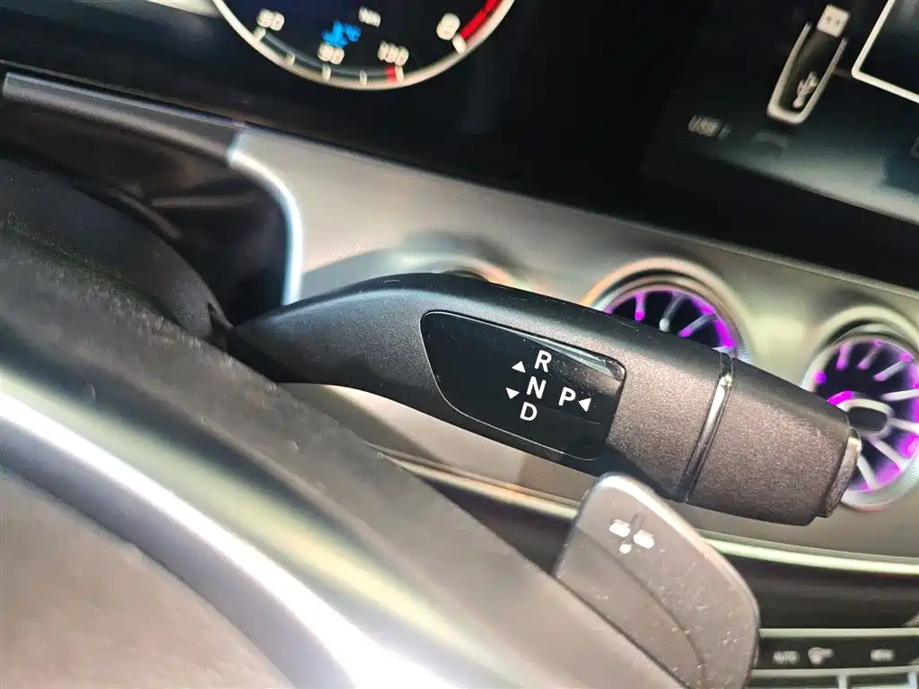 Mercedes-Benz E-Class 2017 — фото 10
