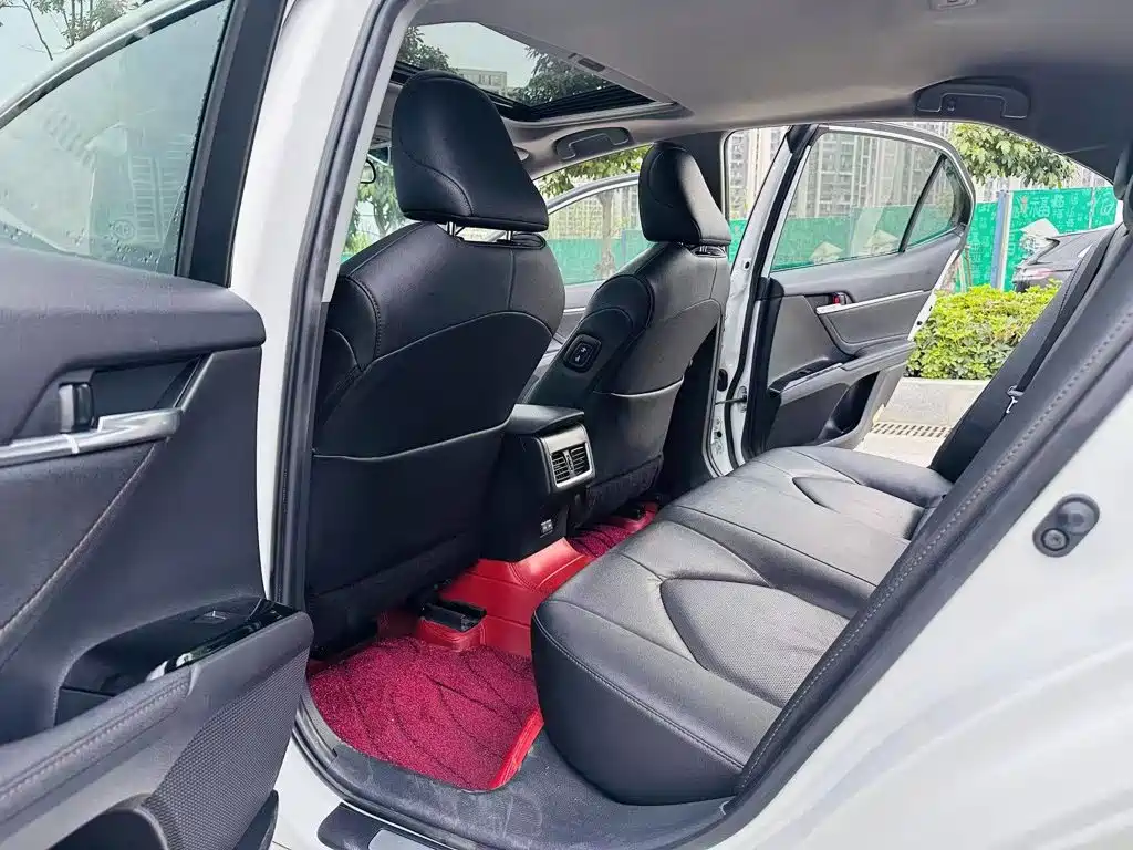 Toyota Camry 2023 — фото 6