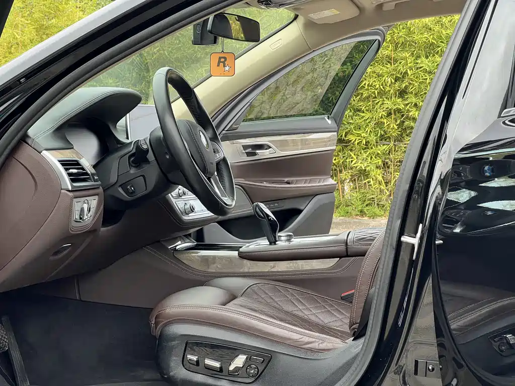 BMW 7 Series 2021 — фото 10