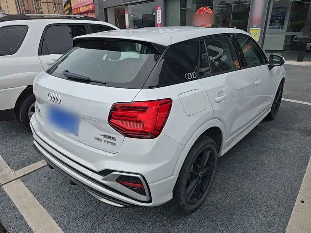 Audi Q2L 2023