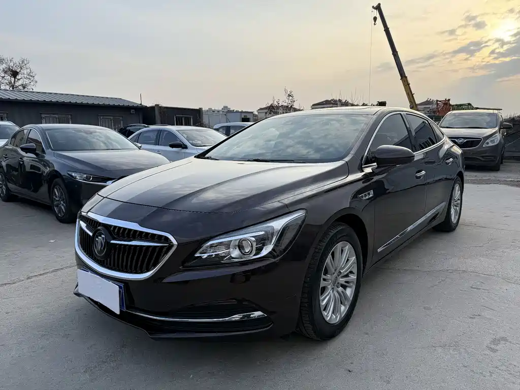 Buick LaCrosse 2018 — фото 1