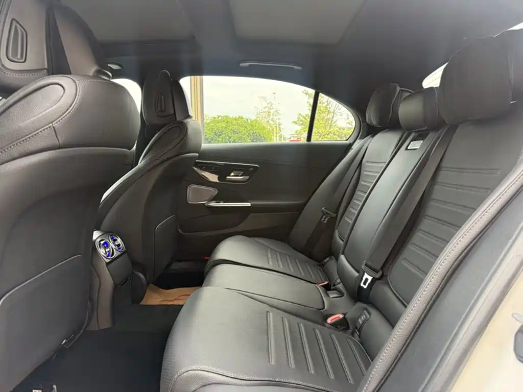 Mercedes-Benz C-Class 2023 — фото 14