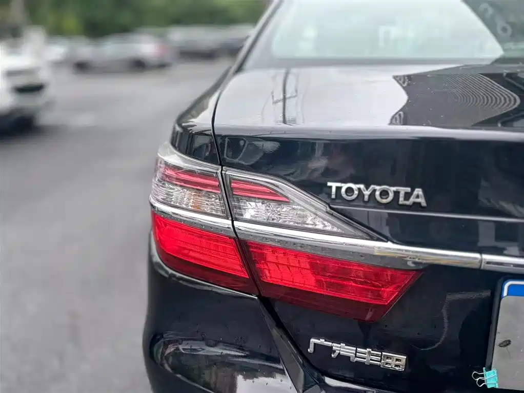 Toyota Camry 2015 — фото 10