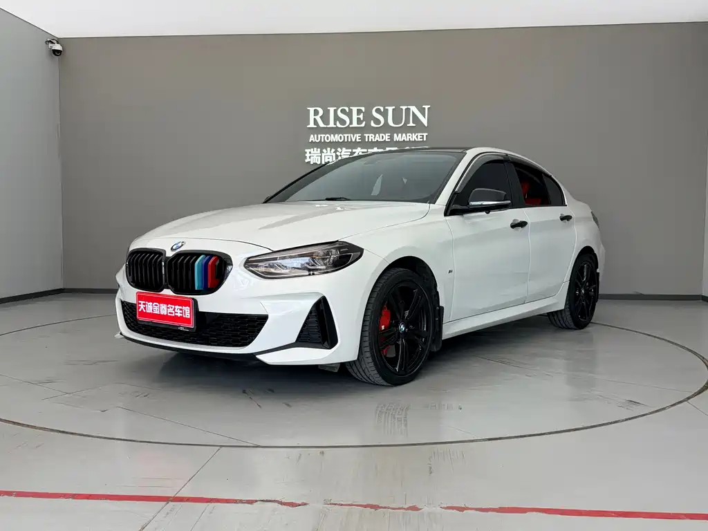 BMW 1 Series 2023 — фото 1