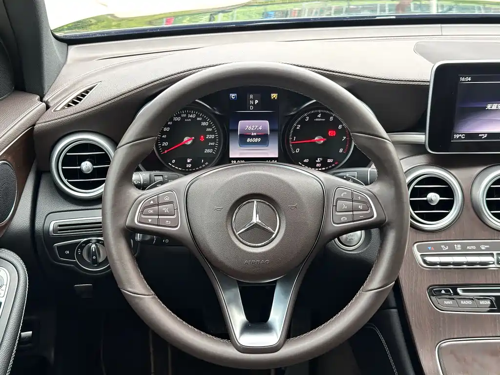 Mercedes-Benz GLC 2019 — фото 16