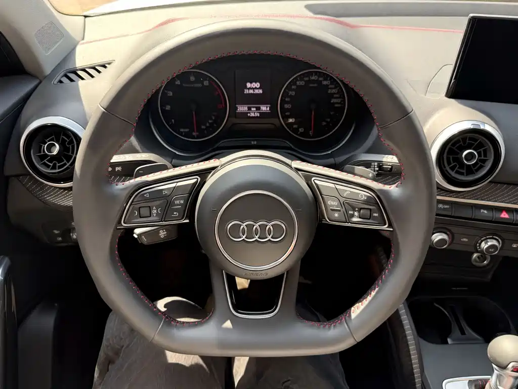 Audi Q2L 2021 — фото 16