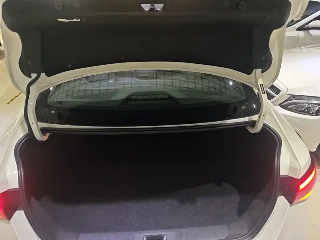 Nissan Sylphy 2022 — фото 15
