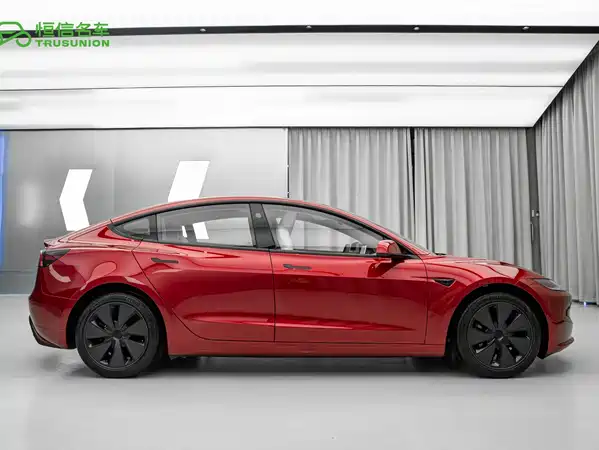 Tesla Model 3 2025
