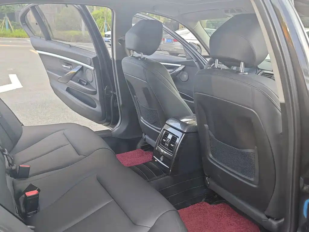BMW 3 Series 2019 — фото 11