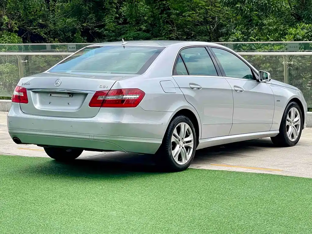 Mercedes-Benz E-Class 2010
