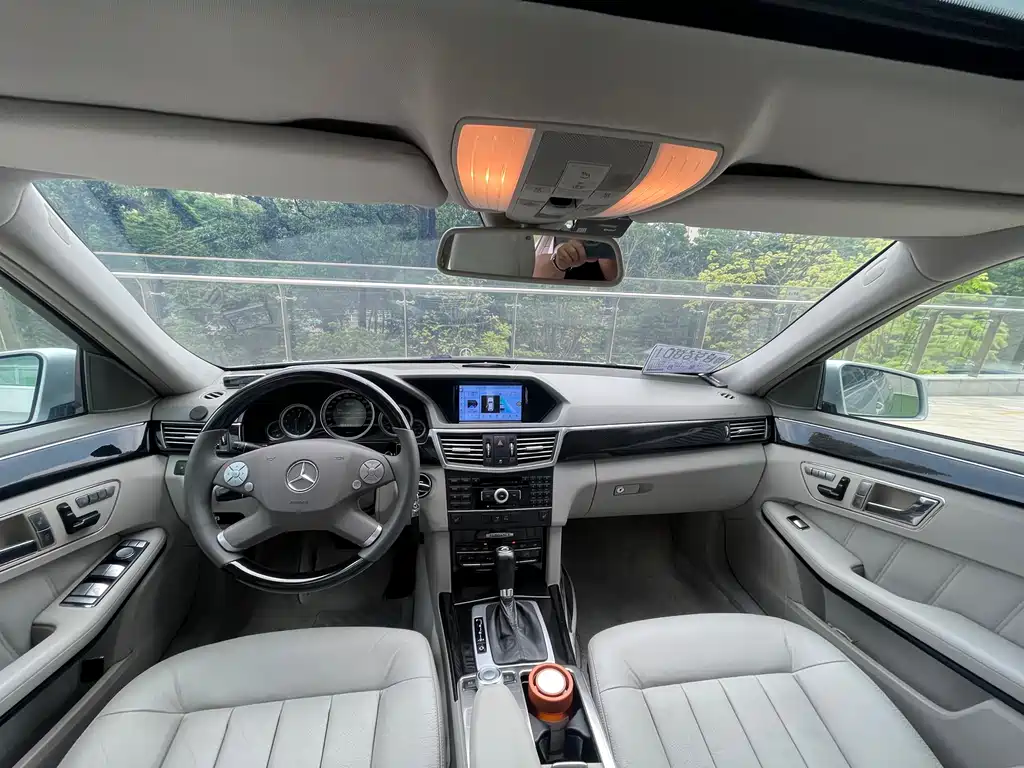 Mercedes-Benz E-Class 2010 — фото 10