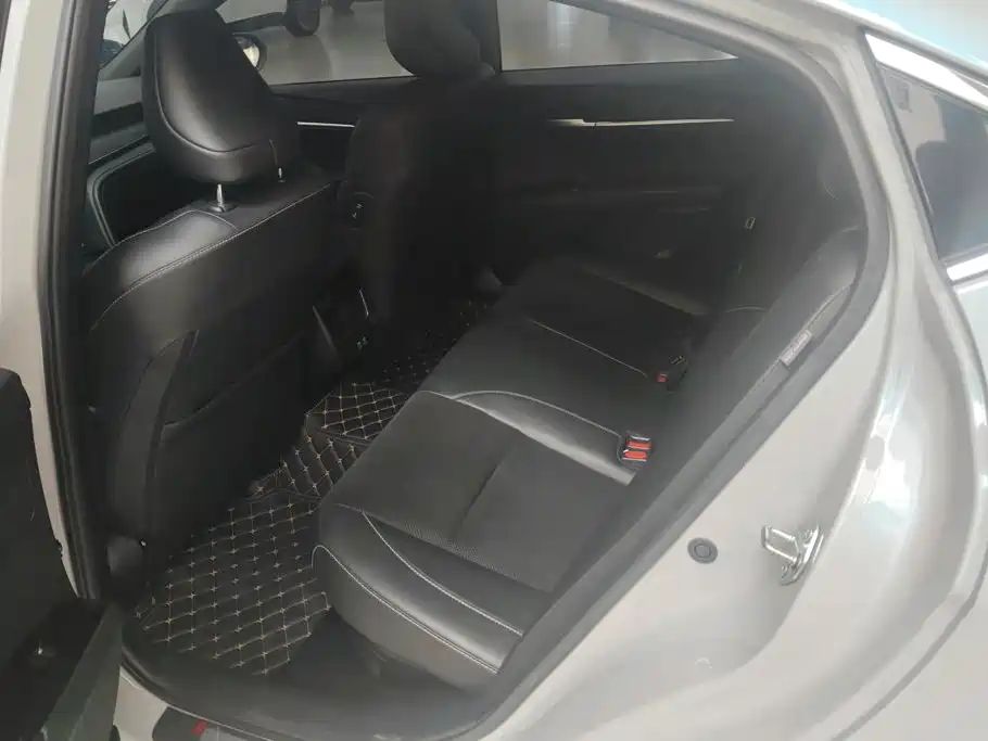 Toyota Camry 2024 — фото 11