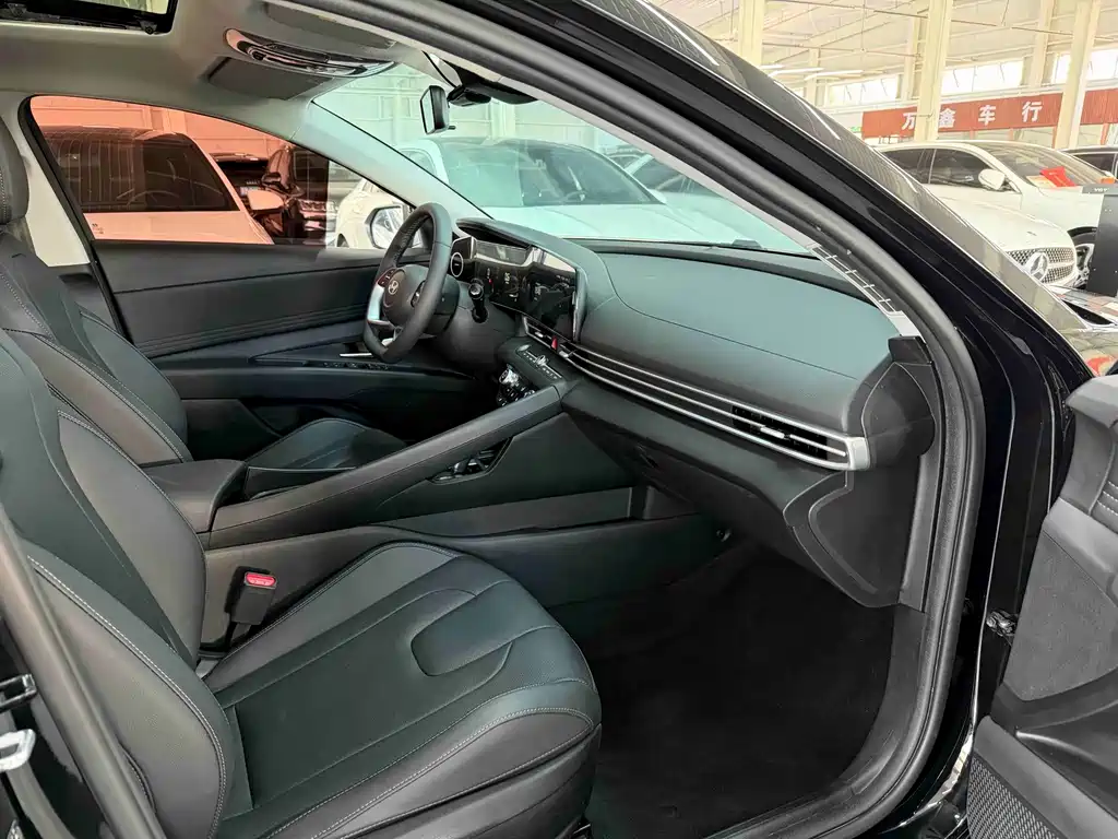 Hyundai Elantra 2024 — фото 17