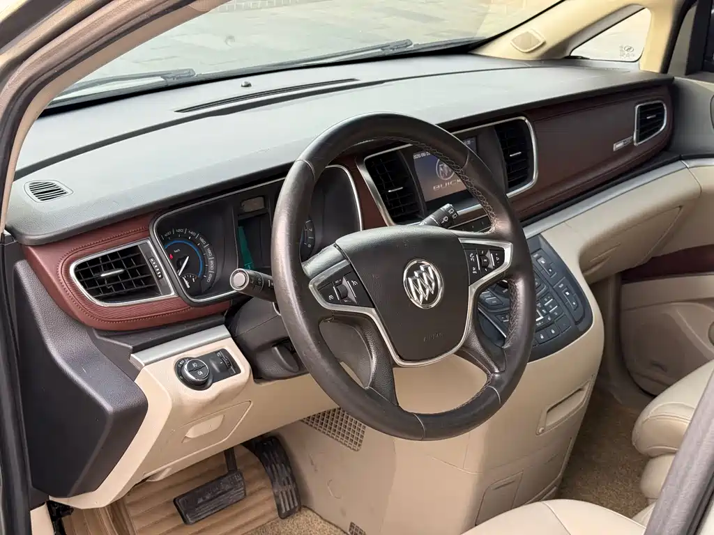 Buick GL8 2015 — фото 6