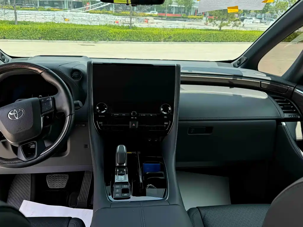 Toyota Alphard 2024