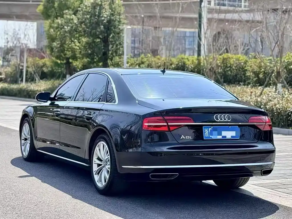 Audi A8 2015 — фото 4