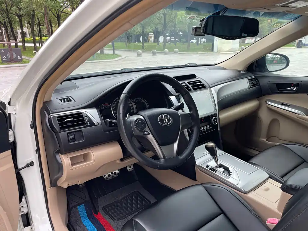 Toyota Camry 2013 — фото 12