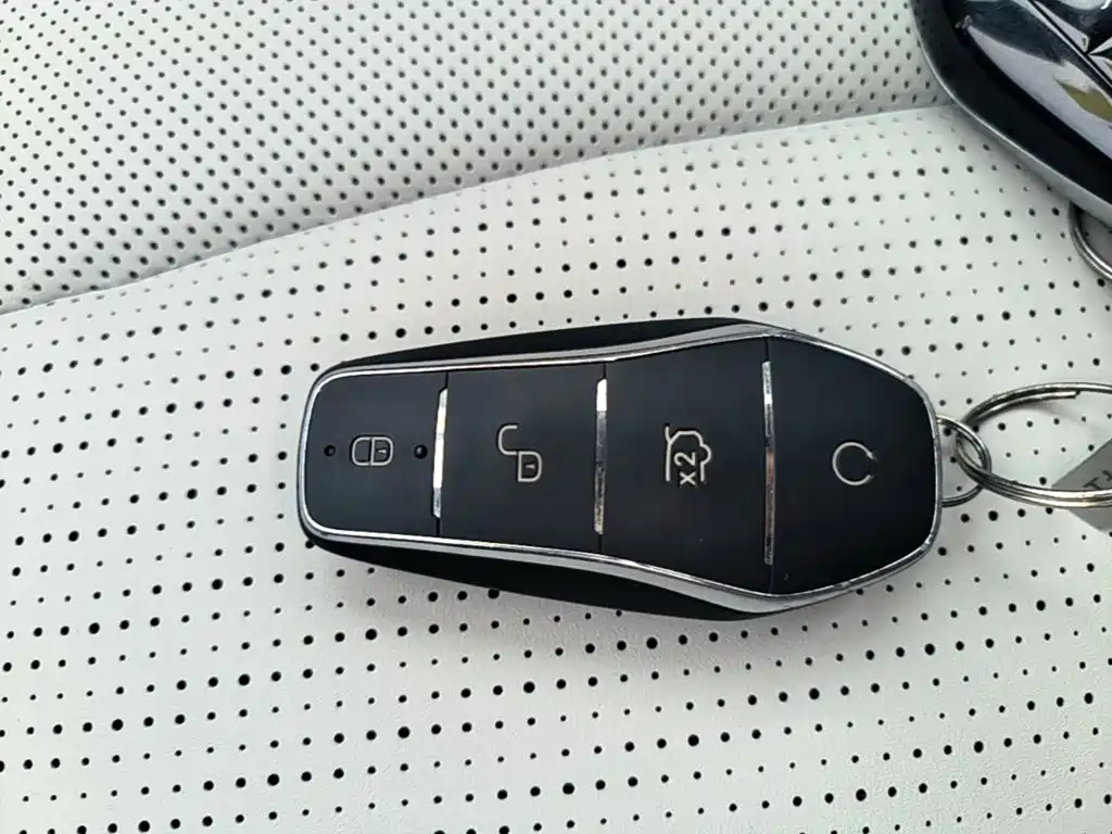 BYD Seal 05 DM-i 2025 — фото 9