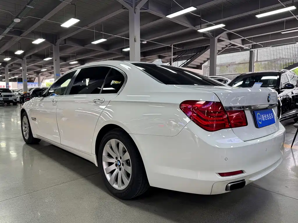 BMW 7 Series 2012 — фото 12