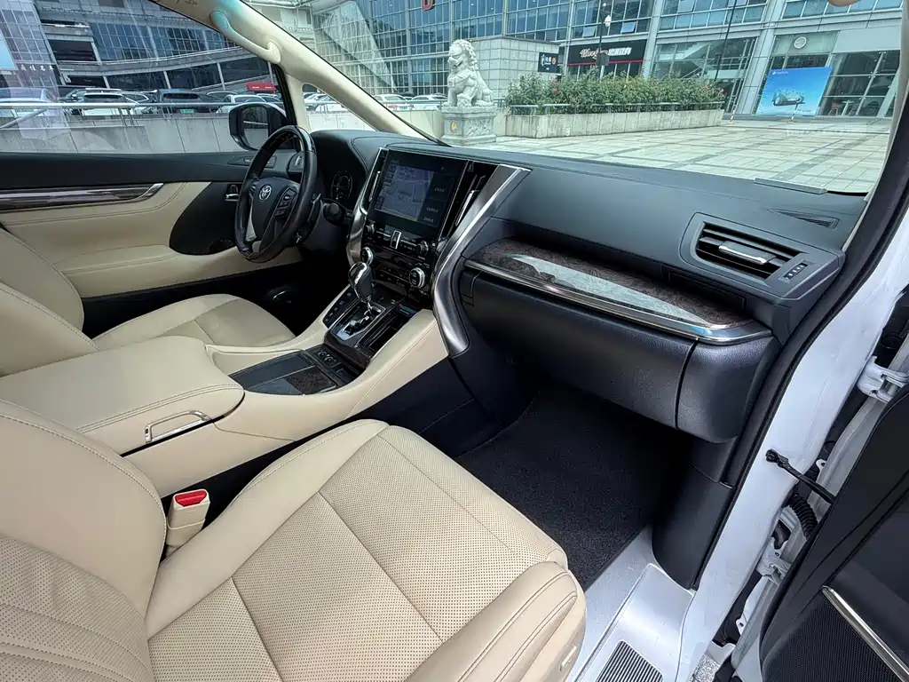 Toyota Vellfire 2023 — фото 13