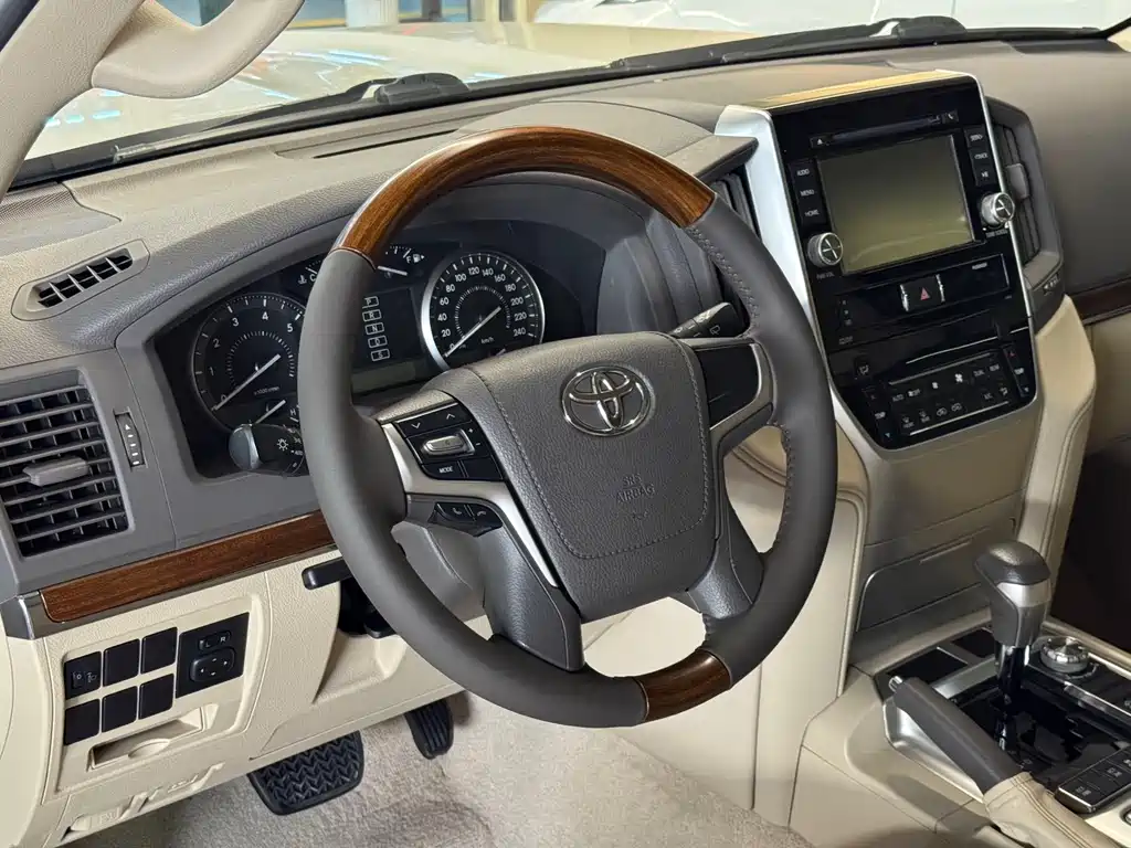 Toyota Land Cruiser 2018 — фото 7