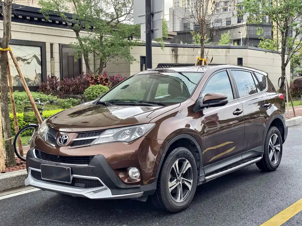 Toyota RAV4 2016 — фото 1