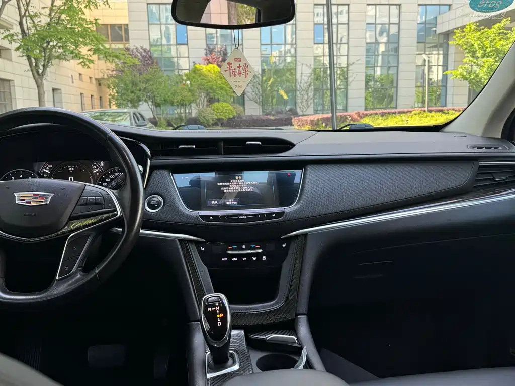 Cadillac XT5 2018 — фото 13