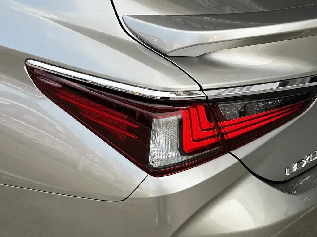 Lexus ES 2023 — фото 12