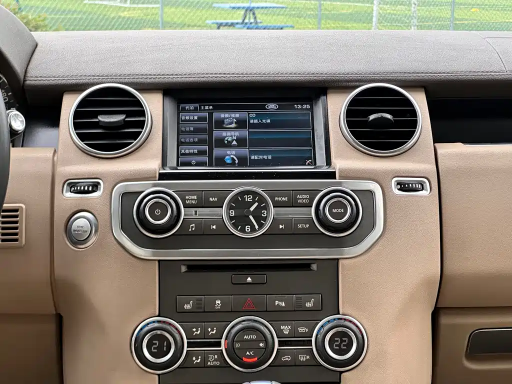 Land Rover Discovery 2012 — фото 19