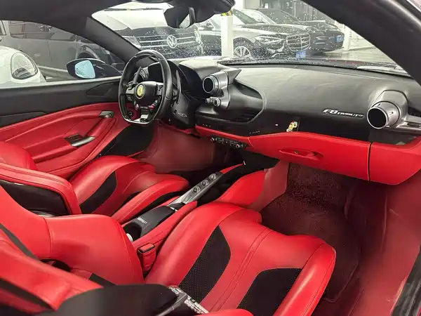 Ferrari F8 2021