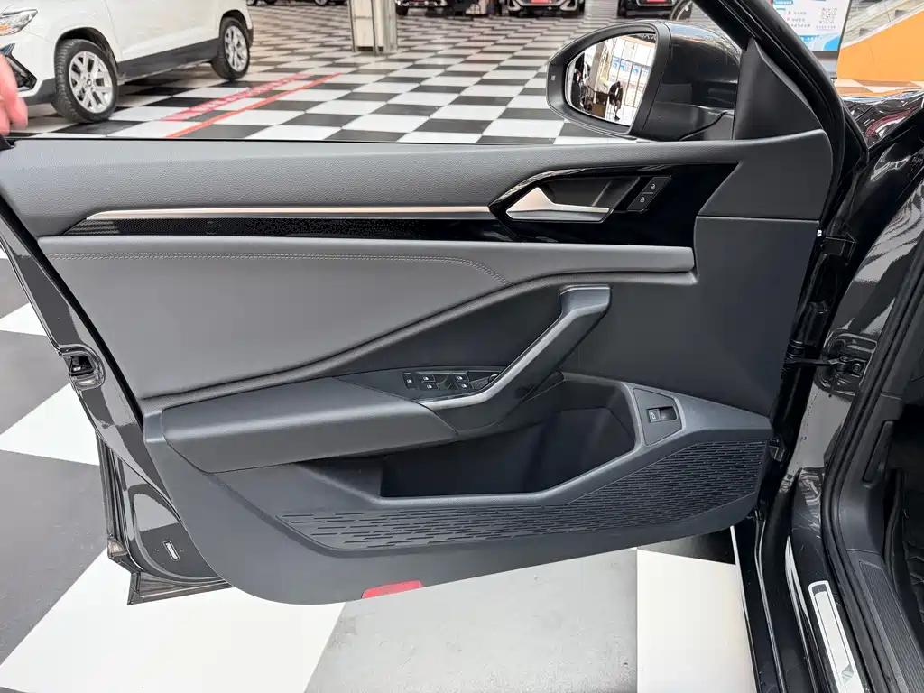 Volkswagen Sagitar 2022