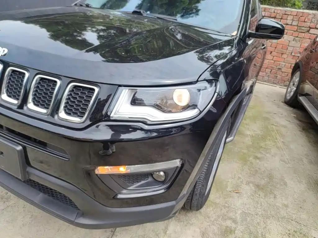 Jeep Compass 2018 — фото 24