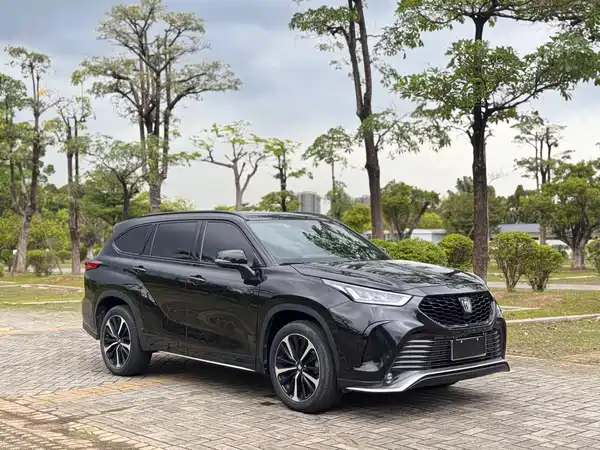 Toyota Crown Kluger 2023