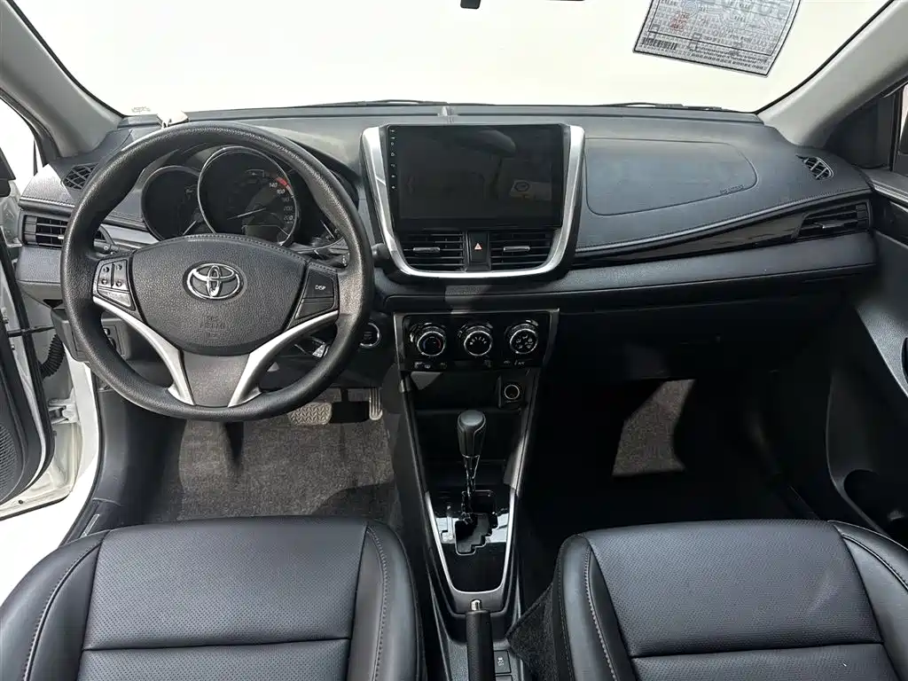Toyota Yaris L 2022 — фото 9