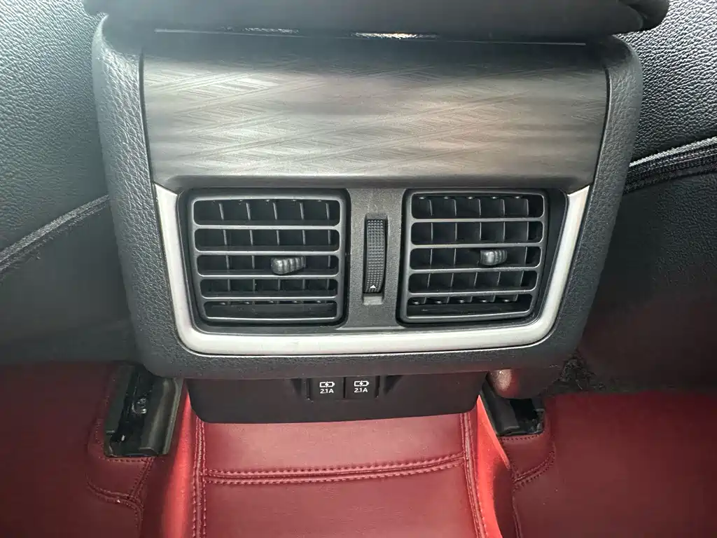 Toyota Camry 2023 — фото 16