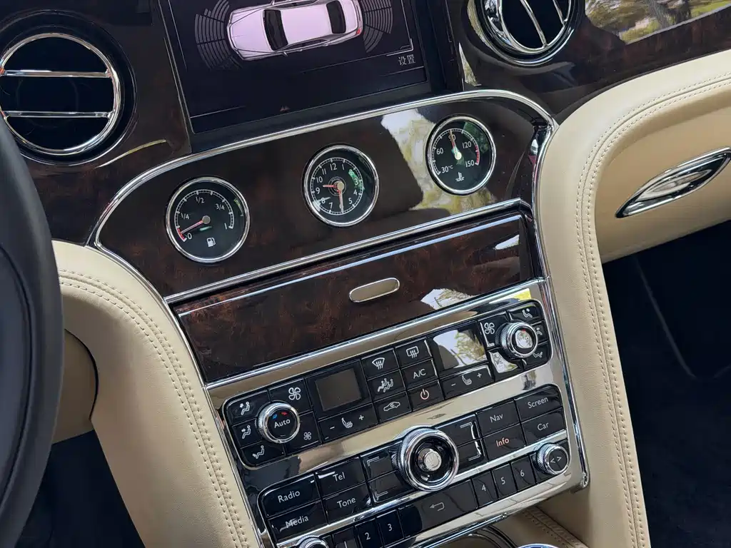 Bentley Mulsanne 2016 — фото 12