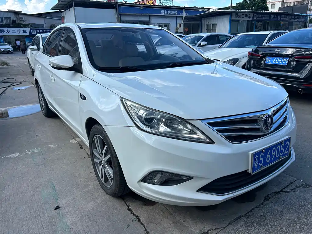Changan Eado 2015 — фото 4