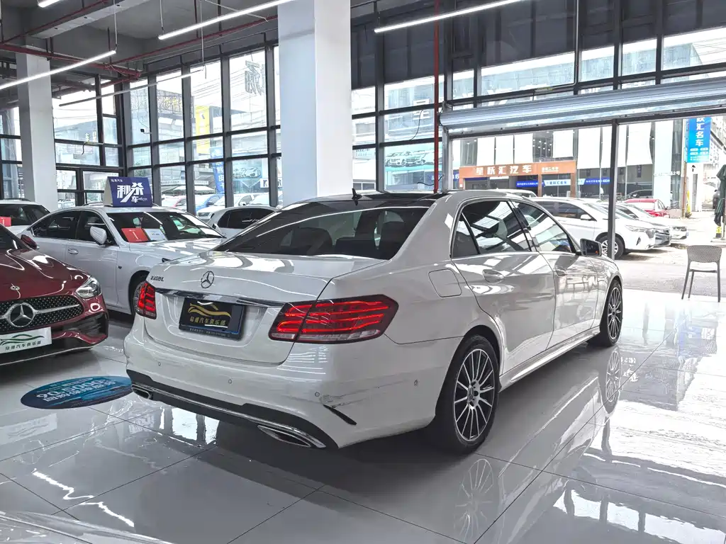 Mercedes-Benz E-Class 2015 — фото 17