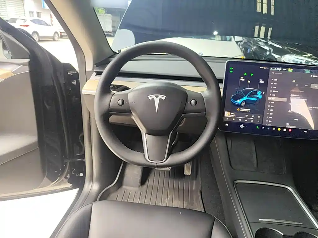 Tesla Model Y 2023 — фото 11